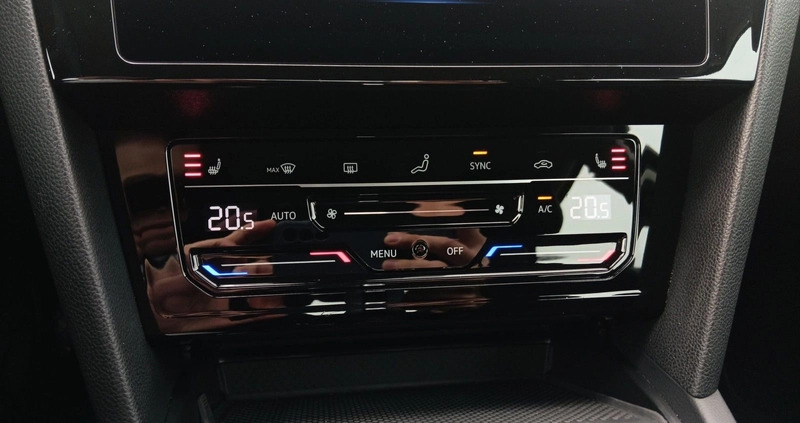 Volkswagen Passat cena 96900 przebieg: 65029, rok produkcji 2020 z Buk małe 742